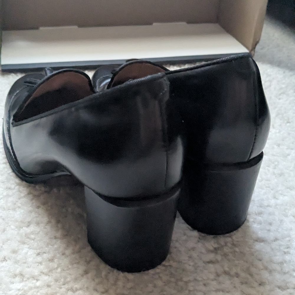 Clarks Classic Black Tassel Loafers - Women 7 M - Picture 2 of 8